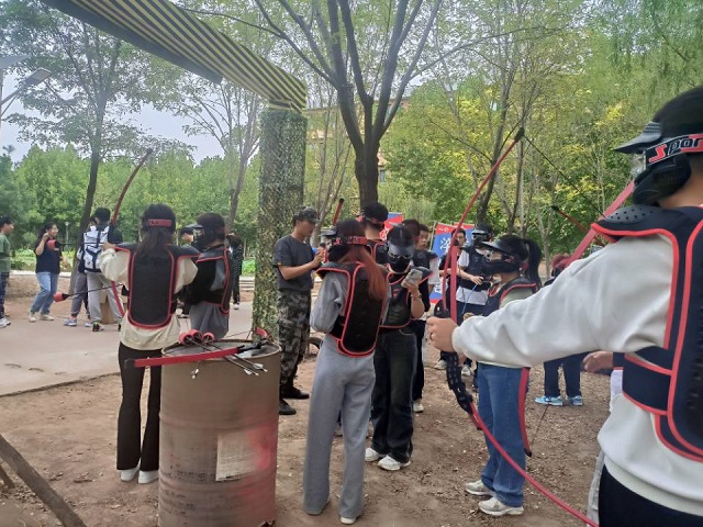 搭弓上弦乐飞杨 寓教于箭心神往——“团建不打烊”第19期