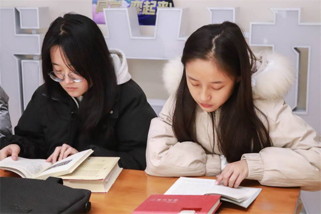 研读大咖 灵魂畅饮 遇见更优秀的自己——晋中信息学院图书馆联合箕城书院校园读书节系列活动