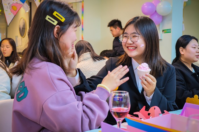 宝贝不要emo 书院送你一朵小红花——青藤书院11月师生集体生日会