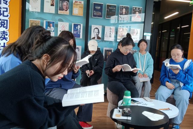 共读传奇缔造者:比尔·盖茨传——无边书院向商书屋第32期:向上 追求卓越