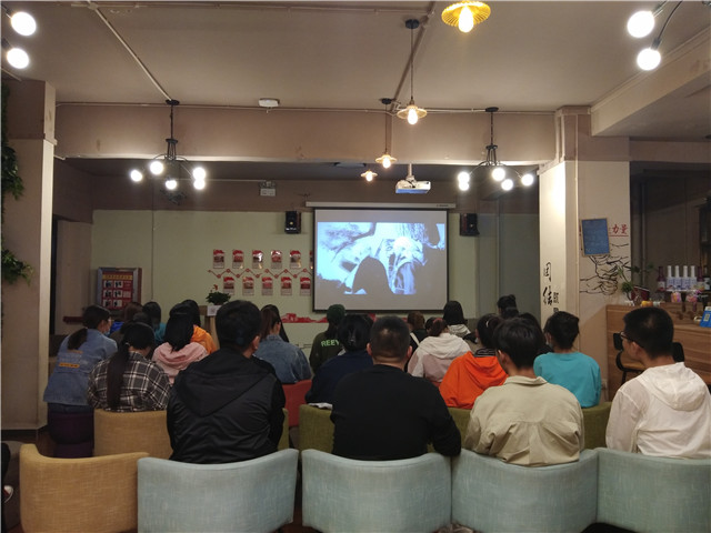 红色铸就信念 青春引领梦想——太行书院“红色思享家之光影学堂”《地道战》展播