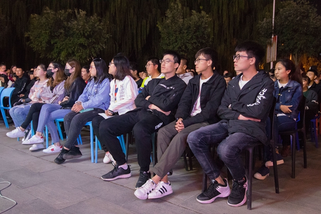 三百箕城学子共享“思想盛宴”——首期“为你的思想搭建提升爬梯”思想Level完美开展