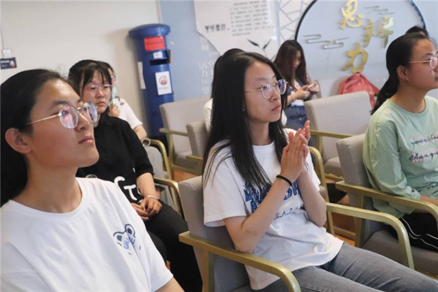 孤单漂泊变笑料 校园生活话生动——箕城书院举办“吐槽show”箕城开放麦活动第9期
