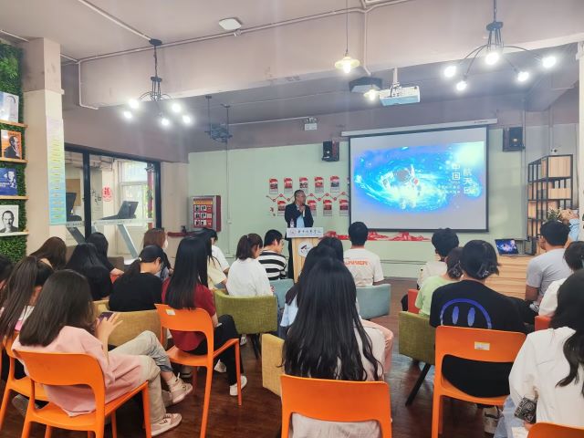 看劳模 讲劳模 有模有样学劳模——劳模进校园系列活动