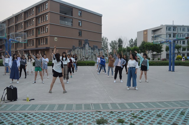 舞出心灵 跳出高度——太行书院举办青年“迪斯科”活动