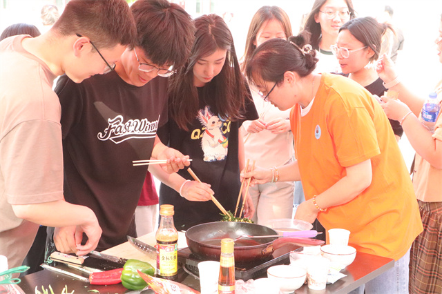 【1+1>2】微风吹来野菜香 勤奋劳动最光荣——箕城书院联合食品与环境学院联合举办第一届“野菜节”系列活动