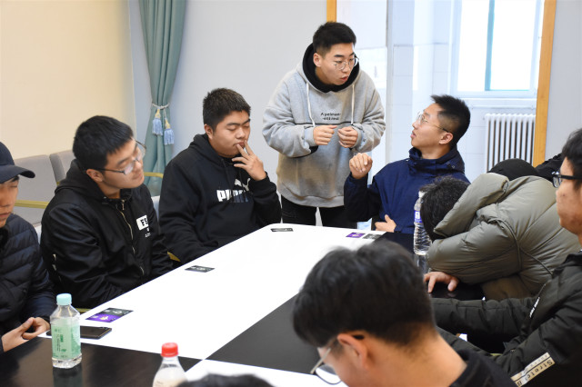 思辨洞察 与“狼”共舞——狼人杀团体游戏活动