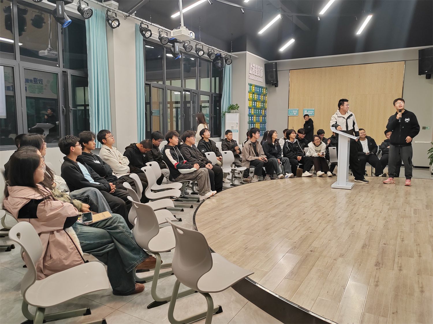 梦境交织,与心仪之人共赴课堂之约 梦境交织,与心仪之人共赴课堂之约