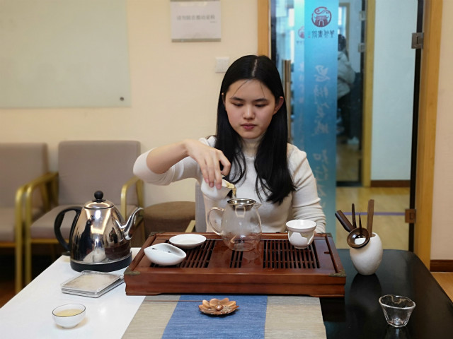 碧波荡漾一抹香 茶不醉人人自醉 ——“品经典·论古今”知乎学堂之“申时养生茶会”