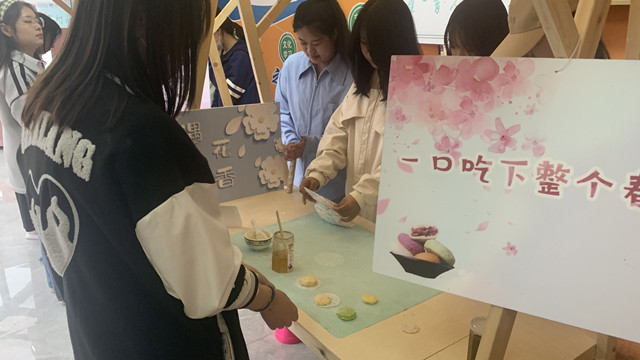 一站式社区建设 书院劳育体验——约会花神:制作冰皮鲜花饼