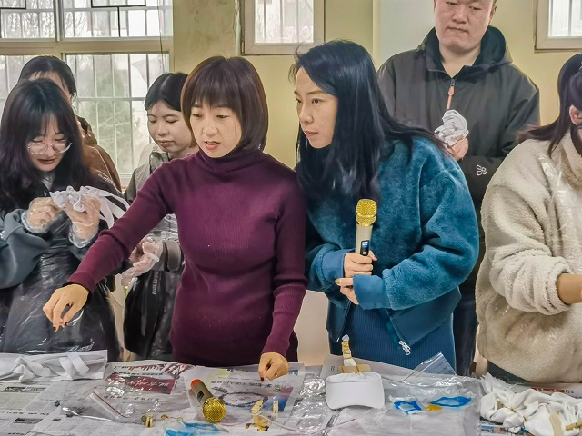 【1+1>2】邂逅扎染 品味非遗文化中的“烟火气”——青藤书院举办品牌视觉营销力提升计划第22期