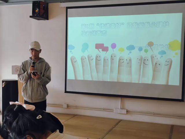 emoji表情“心”花样——第1期绘云端百态——吃瓜片场
