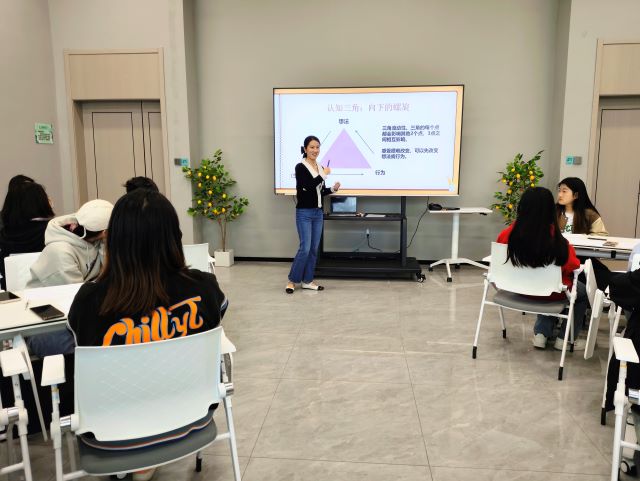 直击心灵 打破思维枷锁——上河书院举办“心灵绿码”系列活动