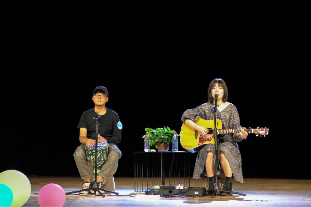 民谣声里 听岁月的故事 看青春的样子——“大冰的小屋·百城百校音乐会”信息学院站