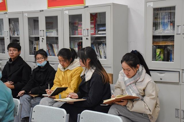 各二级学院、各书院相继召开2021-2022学年第一学期期中座谈会
