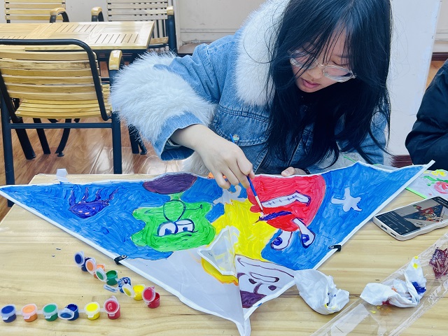 “吹散阴霾 放飞未来”DIY放飞风筝——艺术传媒学院风筝节活动