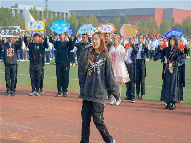 箕城书院百余名学子助力第四届“乌马河杯”书院趣味运动会开幕盛典