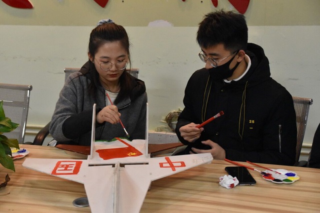 绘精彩 更潮美——太行&炫飞航模社共同开展DIY手绘涂鸦活动