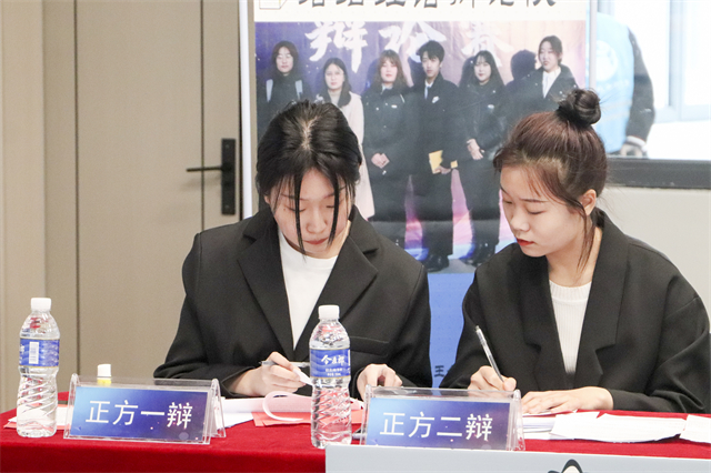 灵舌妙口述精彩 巧思善辩著“论”章——第十二届“信院杯”辩论赛团体赛小组决赛激烈进行中