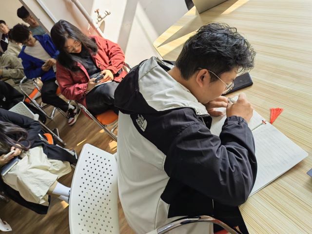 新闻如何写 听听她讲解——新闻酷play第2期:如何把握“5W+1H”