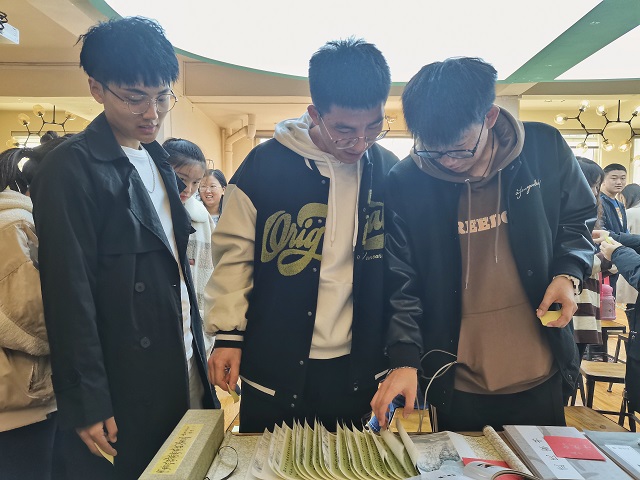 【1+1>2】巧手设书籍 惠心闻书香——三达书院“悦读享受新生活”书籍设计评展活动