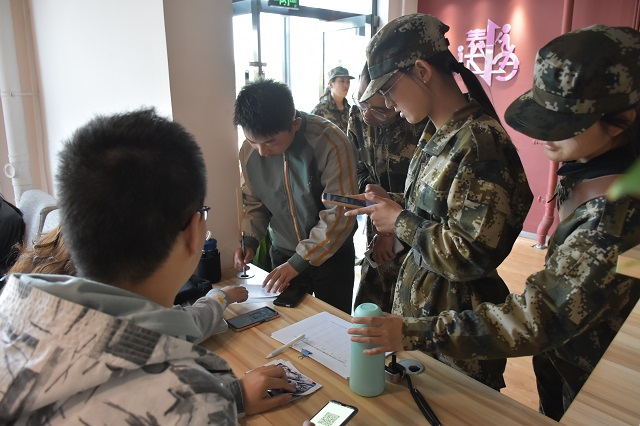 军训限定 展现青春风采——“青春季微拍之最美军训生”照片征集