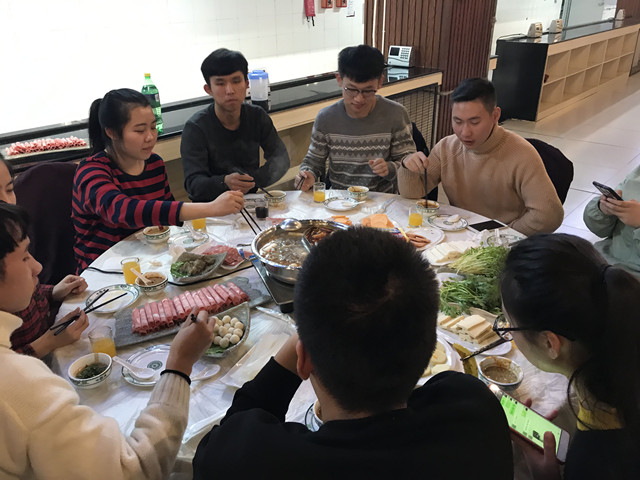 用一顿火锅和一次畅聊结束2017——青藤书院举办“乐在青藤”师生共膳活动