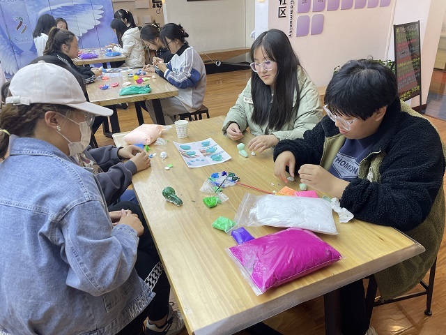 乘坐宇宙飞船 携手共创未来——三达书院开展“Fans模型”系列活动