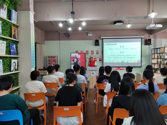 看劳模 讲劳模 有模有样学劳模——劳模进校园系列活动